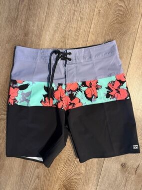 Brand new /Billabong Men's Colorblock Floral Board Shorts - Black, Mint & Coral